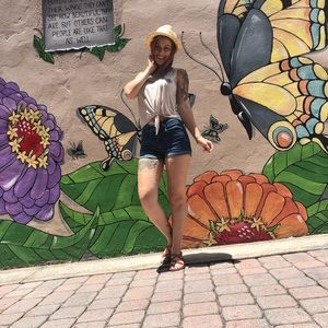 Meet your Posher, Monica